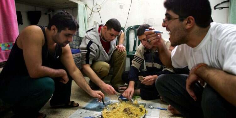 מה באמת מקבלים האסירים הבטחוניים בכלא הישראלי