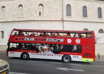 אוטובוס הקומותיים חוזר: ירושלים תשיק אוטובוס תיירים דו-קומתי