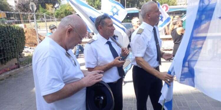 לאחר מחאת הטייסים, אל-על אסרה על עובדיה להשתמש בחברה ככלי פוליטי