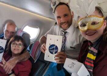 לזכר שלושת הנערים: ישראלים בנתב"ג קיבלו משלוחי מנות להעניק ליהודי התפוצות