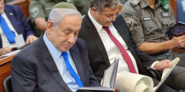 ראש הממשלה נתניהו ואיתמר בן גביר בקריאת מגילה בבסיס מג"ב בבית חורון, 2023