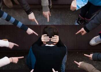 למנוע את האסון הבא: כיצד נוכל להתמודד כהורים מול בריונות וחרמות