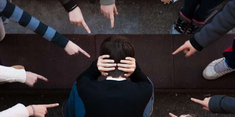 אילוסטרציה. צילום: שאטרסטוק למנוע את האסון הבא: כיצד נוכל להתמודד כהורים מול בריונות וחרמות