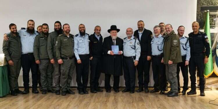 השקת ספר שו ספר הלכה חדש במשטרה: האם מותר להפעיל מצלמת גוף בשבת?