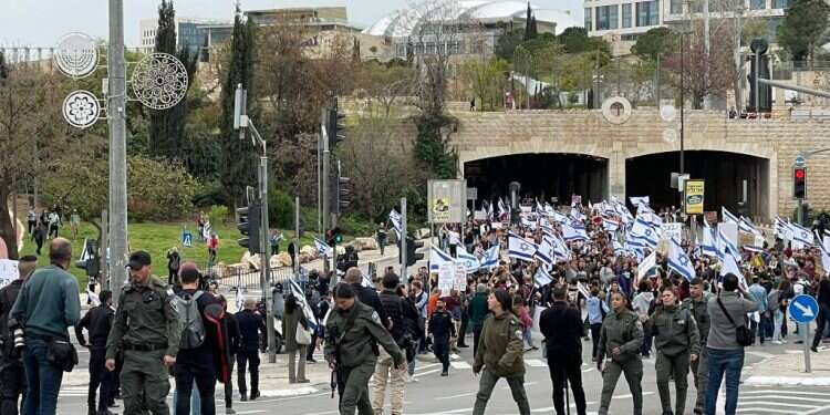 "אני חושבת שהפמיניזם הדוסי השאיר אבק לפמיניזם האחר"