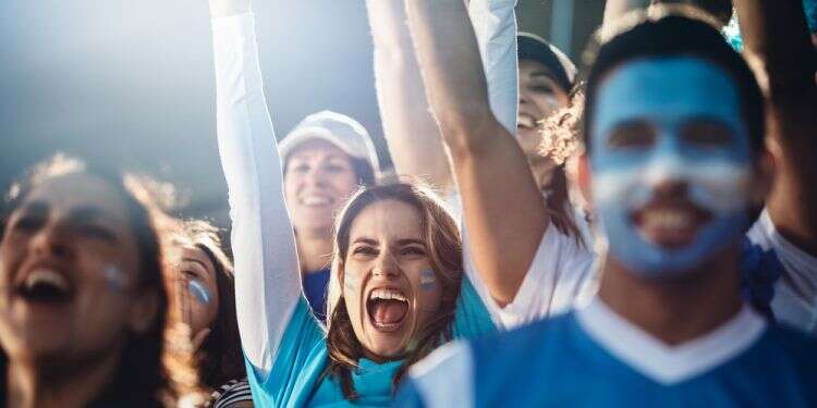 צילום: שאטרסטוק מחקר: צפייה חיה במשחקי ספורט טובה לבריאות