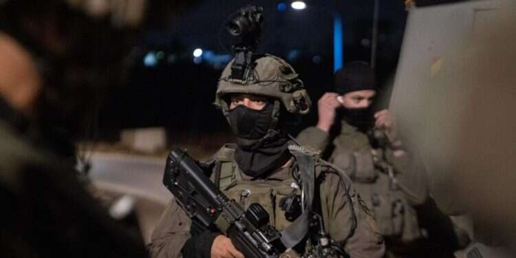 לוחמי צה מבצע שובר גלים: כוחות הביטחון עצרו חשודים בפעילות טרור ביהודה ושומרון