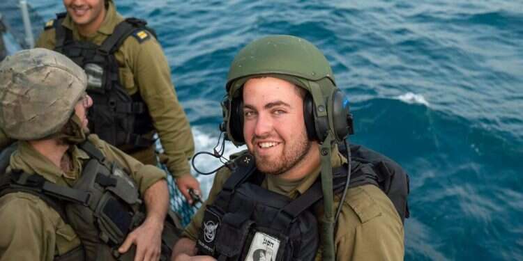 הלל יניב בעת שירותו הצבאי. צילום: דובר צה