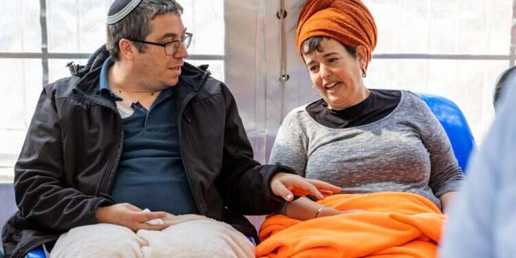 אסתי ושלום יניב. צילום: נעמה שטרן הימין הישראלי כבר לא פריך, והצופים בטלוויזיה עוברים לערוץ שהוא הבית