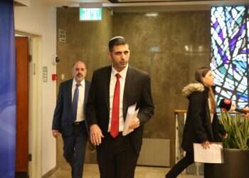 המזכיר של נתניהו על מתווה הפשרה: "בסיס למשא ומתן, אך הפערים גדולים"