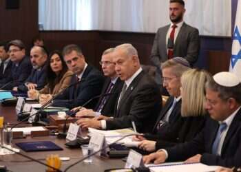 המערכת המשפטית נטלה לעצמה כוח מוחלט, כעת הממשלה נוטלת אותו לעצמה