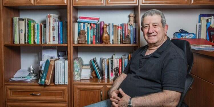 משה אלעד, מזרחן, מלמד במכללה האקדמית גליל מערבי. צילום: שיר טורם, פלאש 90