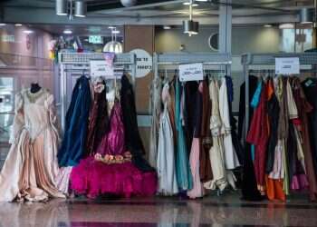 המקום בו אנשים מהשורה יכולים לקנות שמלות מנופחות ובגדי אבירים