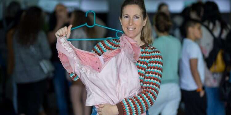 התקשתה להיפרד. מעצבת התלבושות גילי כוכבי. צילום: לירון מולדובן