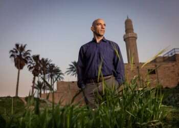 "רעול פנים אמר לי באוזן, בערבית, 'אני מכיר אותך. תיכנס לאוטו ואני אעזור לך'"