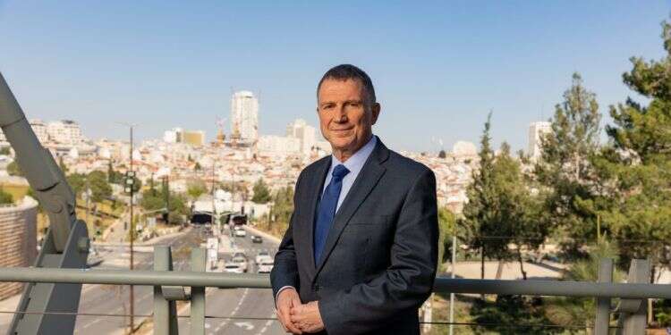 אדלשטיין מחוץ לבית המשפט העליון, השבוע. צילום: נעמה שטרן