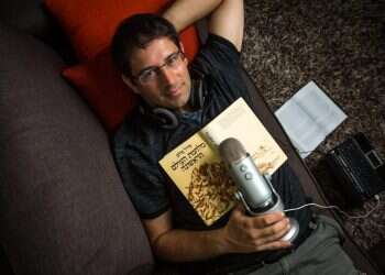 המגיש של "עושים היסטוריה" הופך להיות הדיקטטורה שממנה הוא חושש