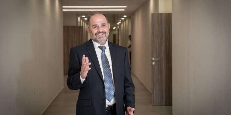 "אני מקבל פניות ממעריצות ומעריצים, מתוך מחשבה שאני הזמר או אבא שלו"