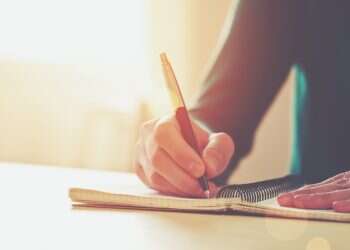 "תמיד ידעת שאת מוזרה, הרבה ילדים אמרו לך את זה ויותר מכל רצית להיות מקובלת"