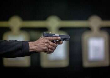 כתב אישום: ירה למוות בבן דודתו בעקבות סכסוך על מעיל