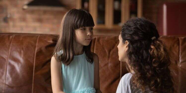 צילום: שאטרסטוק והגדת לבתך: איך נחנך את ילדינו לערכים שלנו?