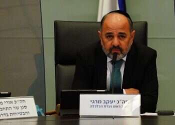 איזה הטבות מקבל מי שקוראים לו אייל גולן, ואיך מרגיש האיש שנקרא יאיר גולן?