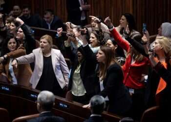 הסמכות – של הכנסת והממשלה | חוק הנבצרות עבר במליאה