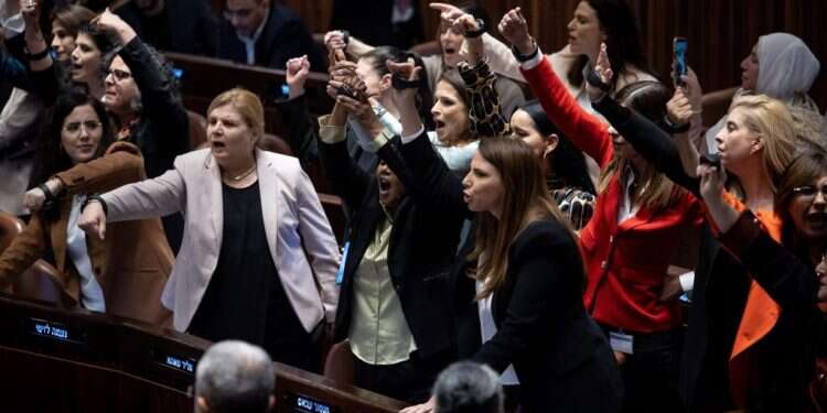 הסמכות – של הכנסת והממשלה | חוק הנבצרות עבר במליאה