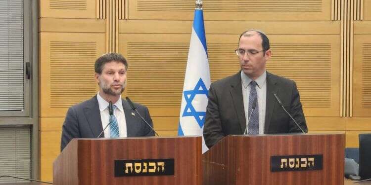 סמוטריץ' על ריכוך הרפורמה המשפטית: "החלטנו להאט ולהושיט יד להדברות"