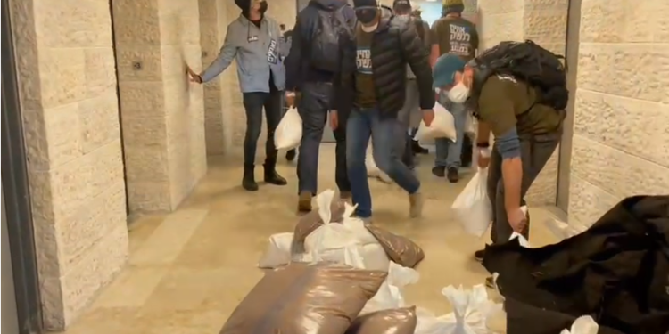 "הם ביקשו שאפתח, חלקם היו רעולי פנים": עובדת פורום קהלת מספרת על התקרית