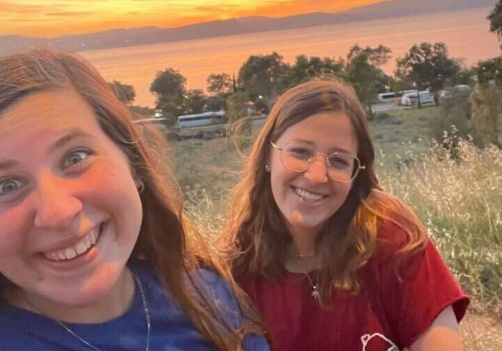 תפילת מנחה וסלפי בשקיעה. רינה די ז