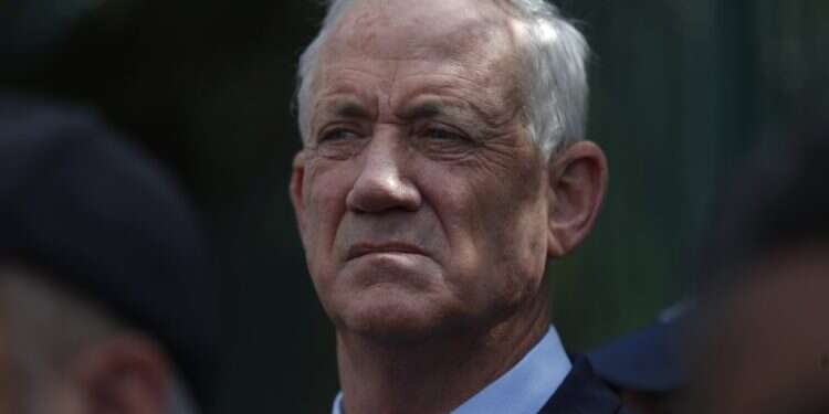 בני גנץ. צילום: EPA איזנקוט: אף שתפקיד האופוזיציה להפיל את הממשלה, אני לא בעד לנצל את החולשה שלה