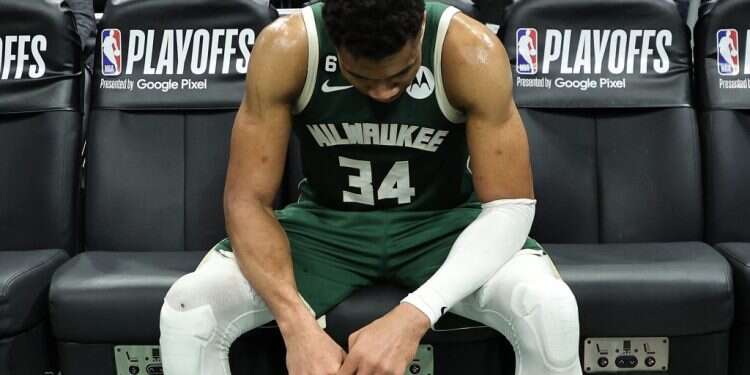 יאניס אנטטוקומפו, לאחר ההפסד למיאמי היט, הלילה. צילום: גטי אימג'ס דרך AFP יאניס אנטטוקומפו הזכיר לי את האמונה שלי בכישלון