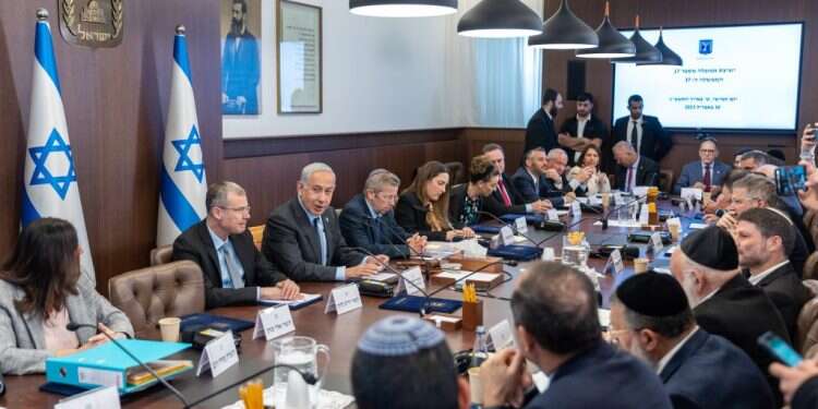 ישיבת הממשלה, . צילום: אמיל סלמן/פלאש 90 אחרי הפגנת הימין, נתניהו: "משוכנע שאפשר להשיג הסכמות בעניין הרפורמה"