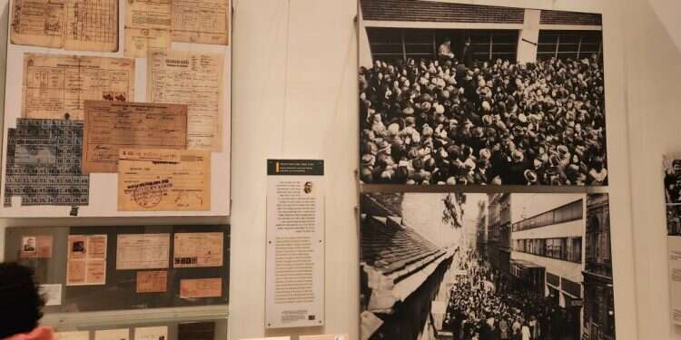 קיר הזיכרון לשואת יהודי הונגריה ביד ושם צילום: שמוליק קליין האיש שהציל אלפי יהודים בשואה, זוכה סוף סוף לכבוד הראוי לו