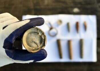 מצפן ותרמילי מקלע של אחד מלוחמי הל"ה התגלה בראש גבעת הקרב