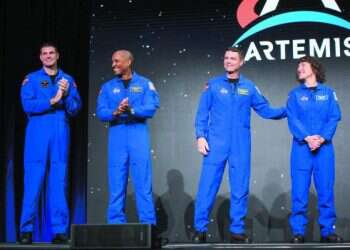 נאס"א הכריזה על צוות הירח הראשון זה 50 שנה