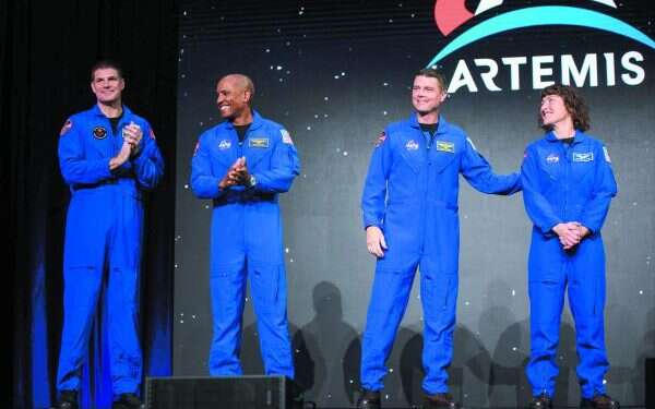 נאס"א הכריזה על צוות הירח הראשון זה 50 שנה