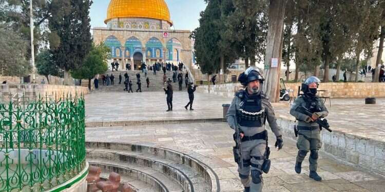 הסלמה: התפרעויות בהר הבית וירי מעזה, צה"ל תקף ברצועה