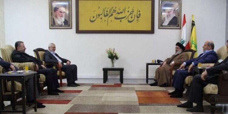 נסראללה והנייה בפגישתם בביירות, השבוע. צילום: איי.אף.פי מתקפת פסח-רמדאן מעידה: ארגוני הטרור ואיראן מתכוננים למערכה נרחבת