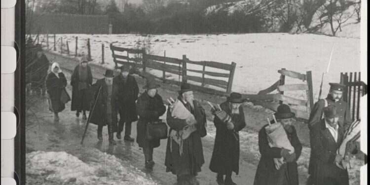 שמחה המונית למראה המגורשים, לצד זעזוע נוכח