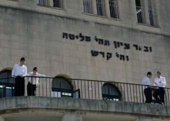 מהישיבה אל המנגל: חגיגת העצמאות המורכבת של נועם אלימלך