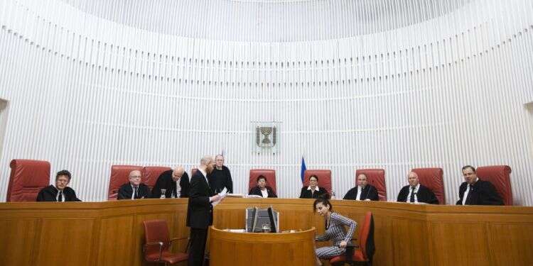 אילוסטרציה. צילום: דודי ועקנין, פלאש 90 המהפכה החוקתית השנייה: המהלך של חיות לציפוף השורות מול חוק הנבצרות