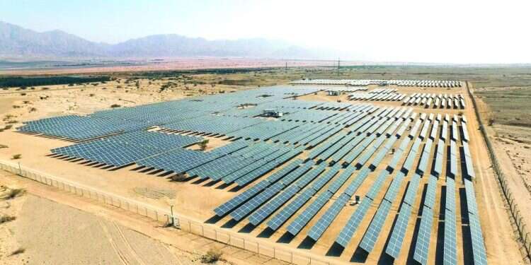 חווה סולארית בדרום הנגב. צילום: משה שי, פלאש 90