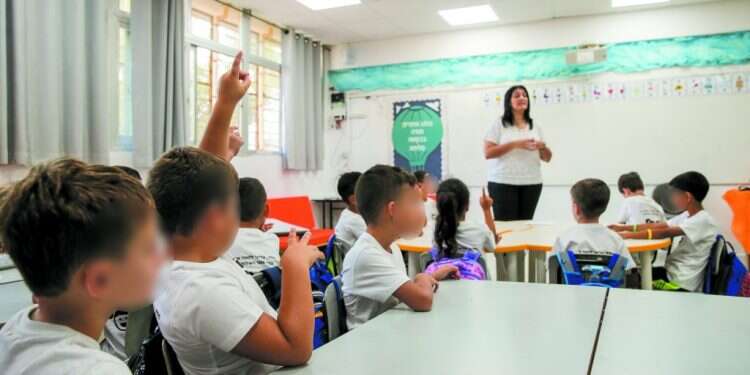 תלמידים בבית ספר במבשרת־ציון. למצולמים אין קשר לכתבה. צילום: פלאש 90 מול הבינה המלאכותית תלמידי המחר יצטרכו כישורים מאוד מדויקים