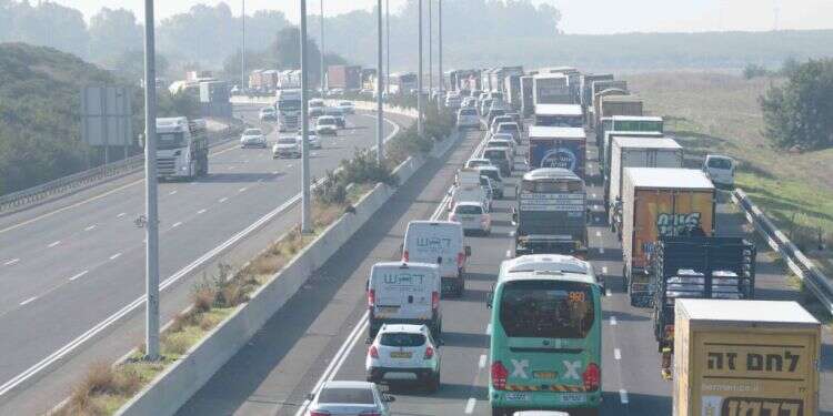 פקק תנועה בכביש 6, ארכיון. צילום: גילי יערי, פלאש 90 סיפור כביש 6 צריך ללמד אותנו כמה לקחים חשובים