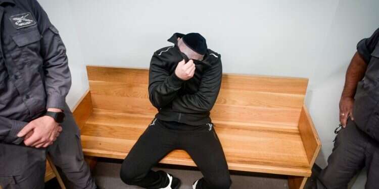 מזרחי בעת מעצרו. צילום: אבשלום ששוני/פלאש90 החלטה תקדימית בשב"ס: מואשם ברצח צפה בלידת בתו דרך הזום