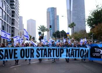 המחאה הציגה סטארט-אפ חדש: ההון נגד השלטון