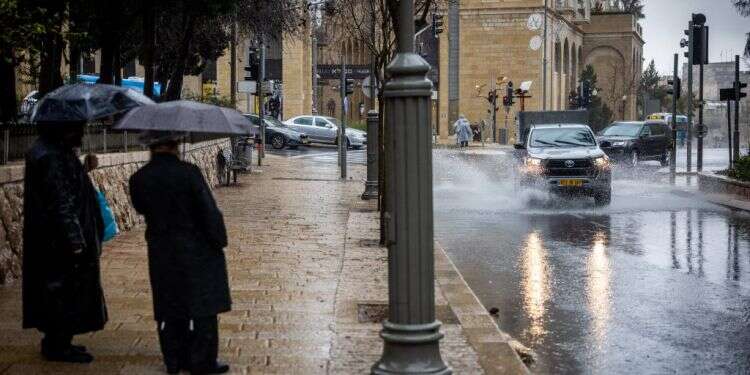 צילום: יונתן זינדל/פלאש90 חג חורפי לפנינו: הגשמים והקור ממשיכים | תחזית מזג האוויר