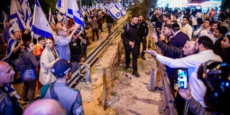 איזנקוט: אף שתפקיד האופוזיציה להפיל את הממשלה, אני לא בעד לנצל את החולשה שלה